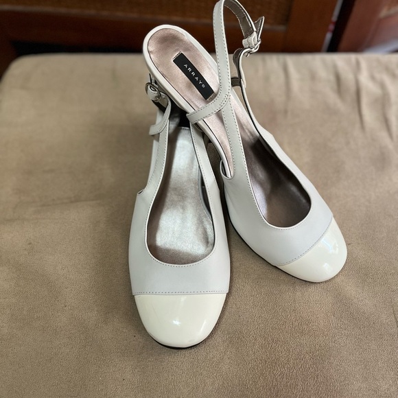 Arrays Medium Width Sling Backs - Picture 1 of 4